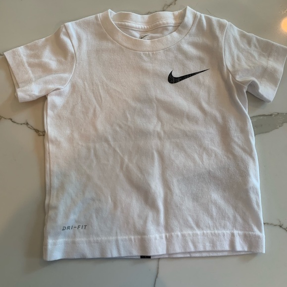 Nike Dri fit toddler boy t shirt - Picture 2 of 3